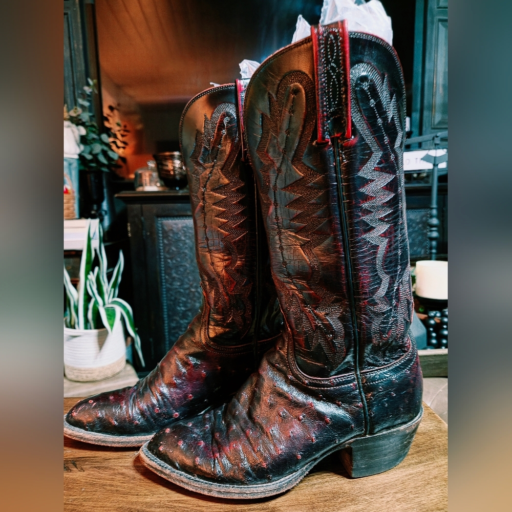 Lucchese Classic 2000 Full Quill Ostrich leather in a Black Cherry. - Picture 2 of 11